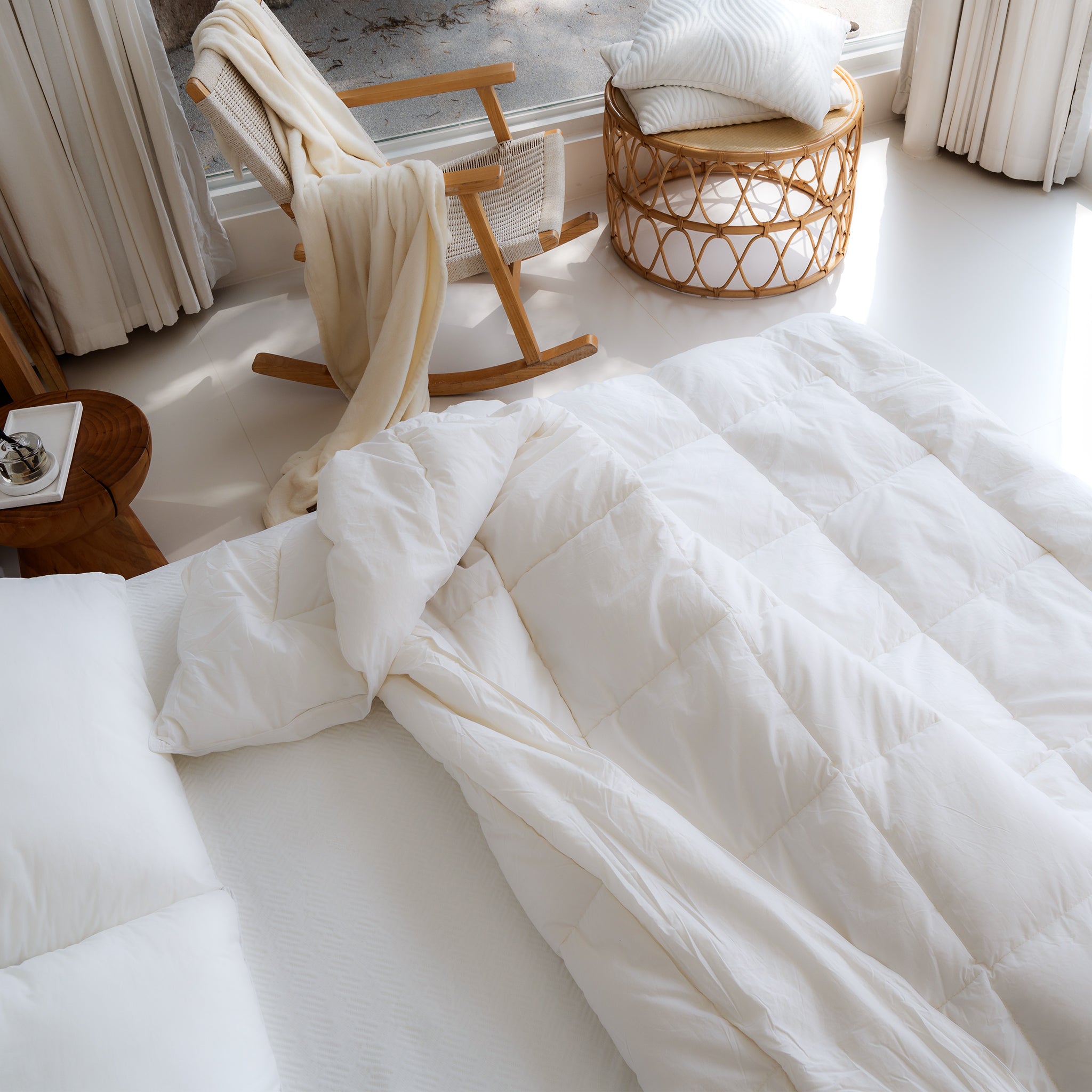 Minocasa SeasonBreeze Luxe Overview Comforter and Accessories
