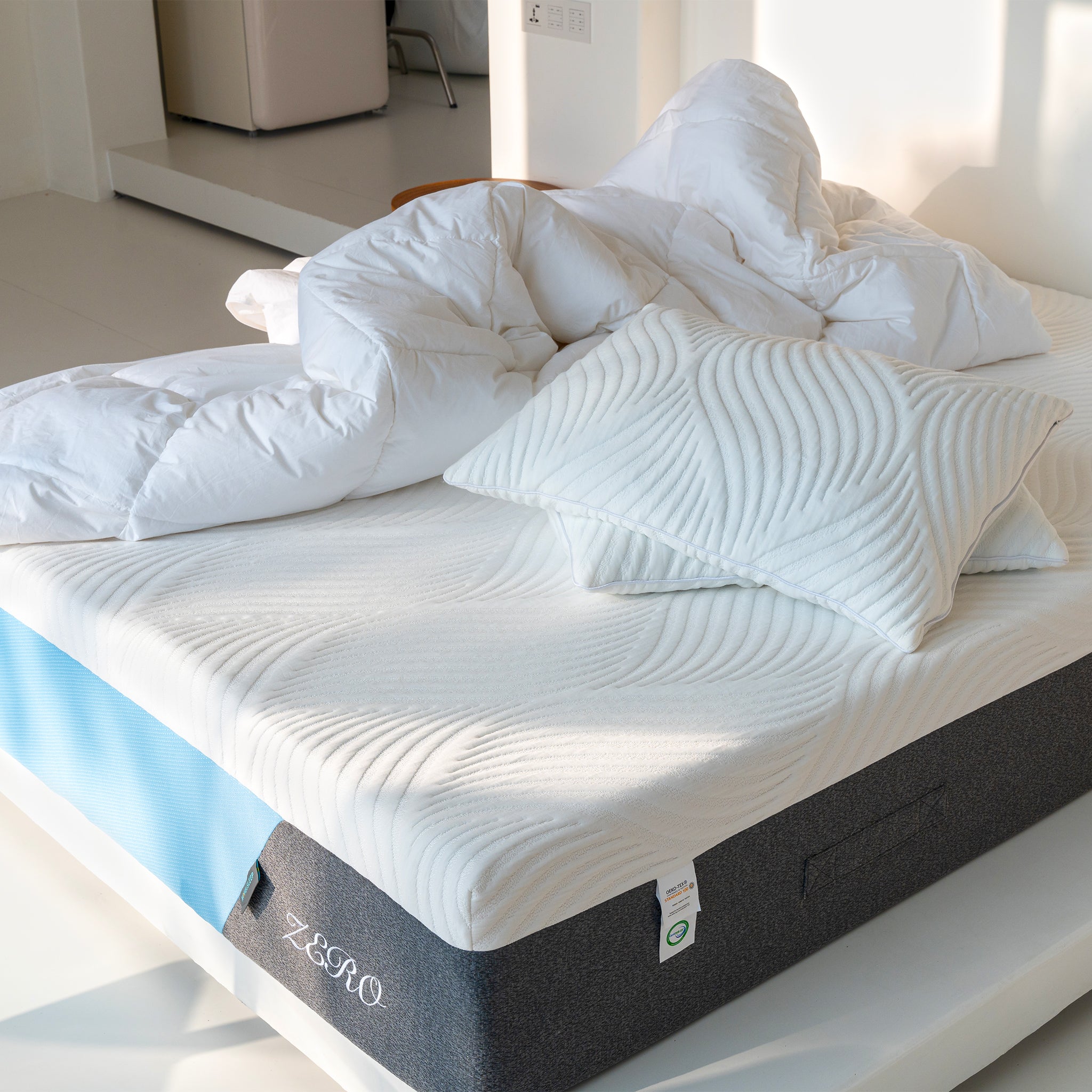 Mino Zero 12 Inch Cooling Mattress Studio with Pillows and Comforter