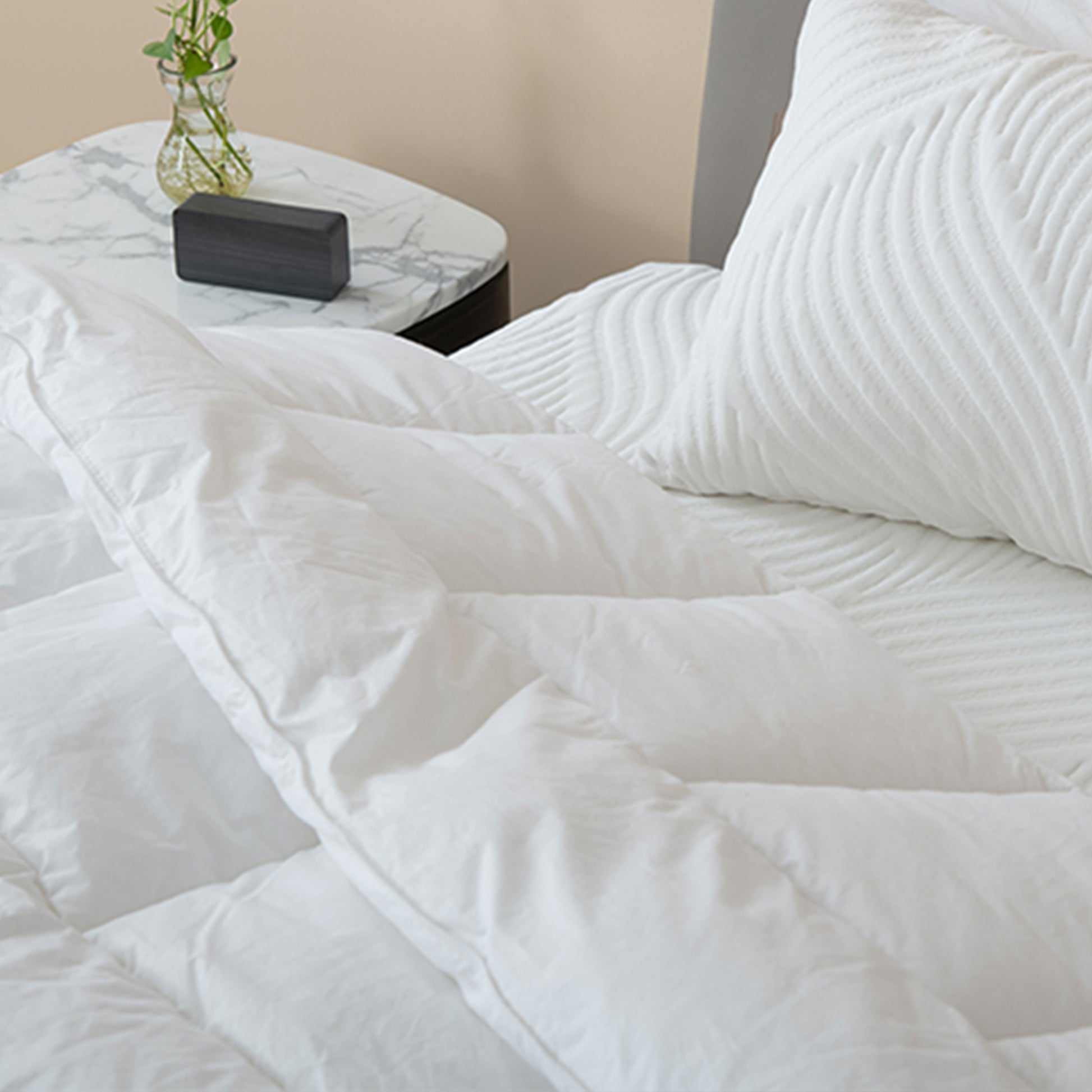 Minocasa SeasonBreeze Luxe Thick Comforter