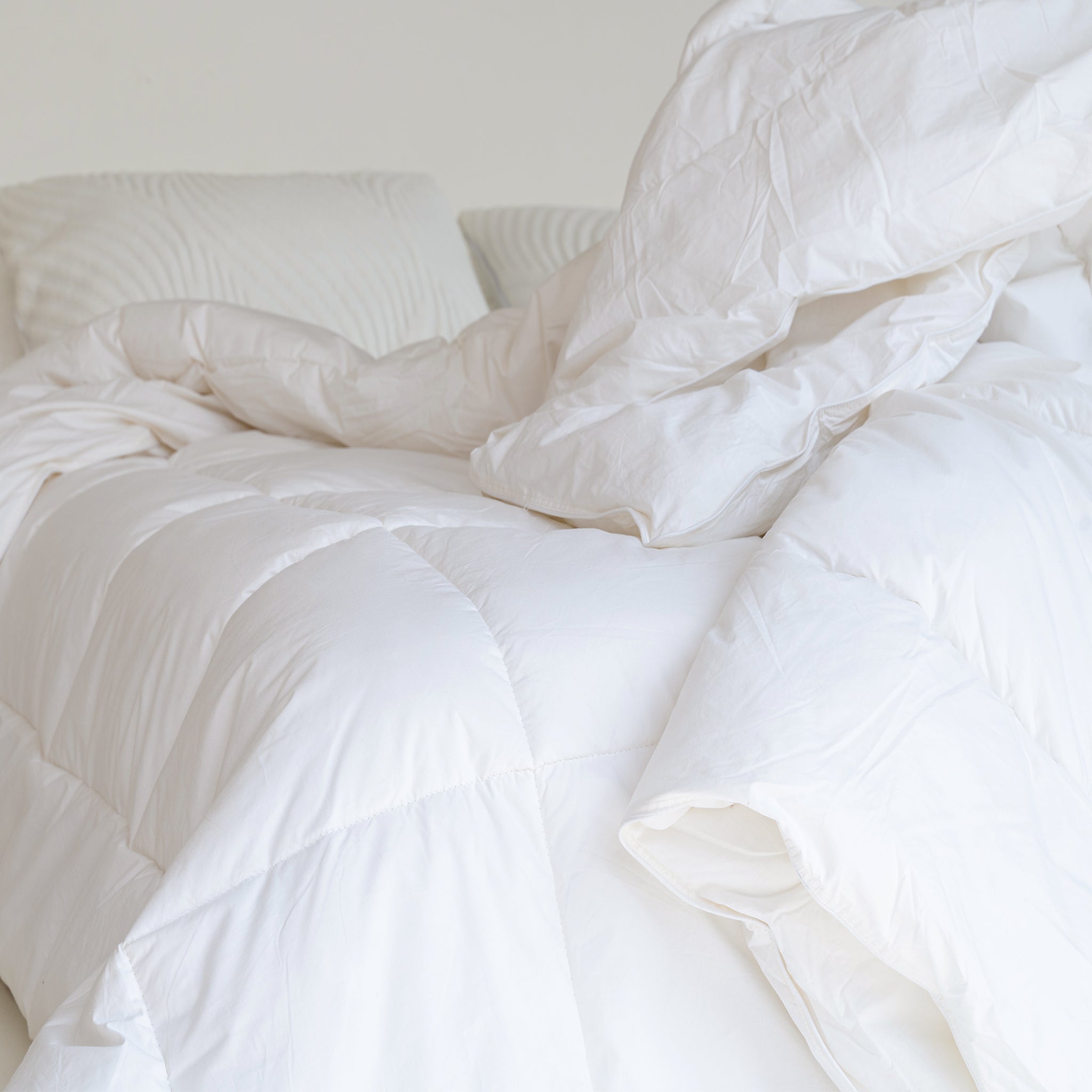 Minocasa SeasonBreeze Luxe Messy Comfortable Hotel Comforter
