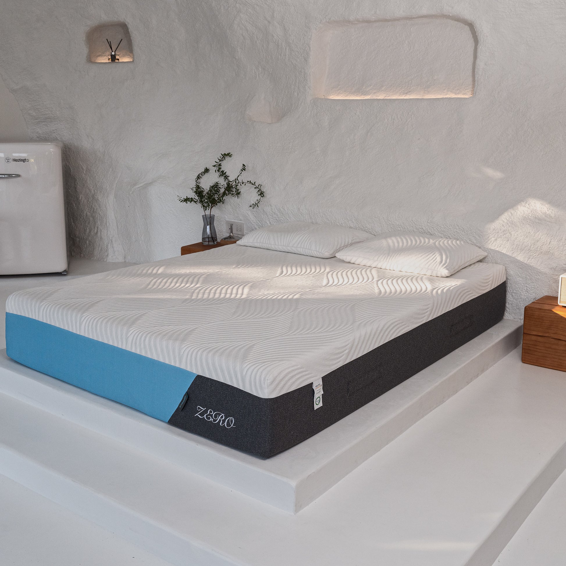 Mino Zero 12 Inch Mattress with Pillows Villa Studio