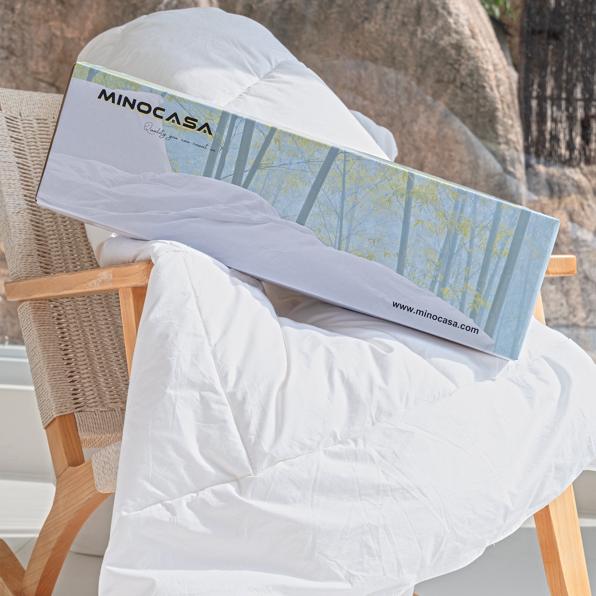Minocasa SeasonBreeze Luxe 300GSM Comforter in a Box